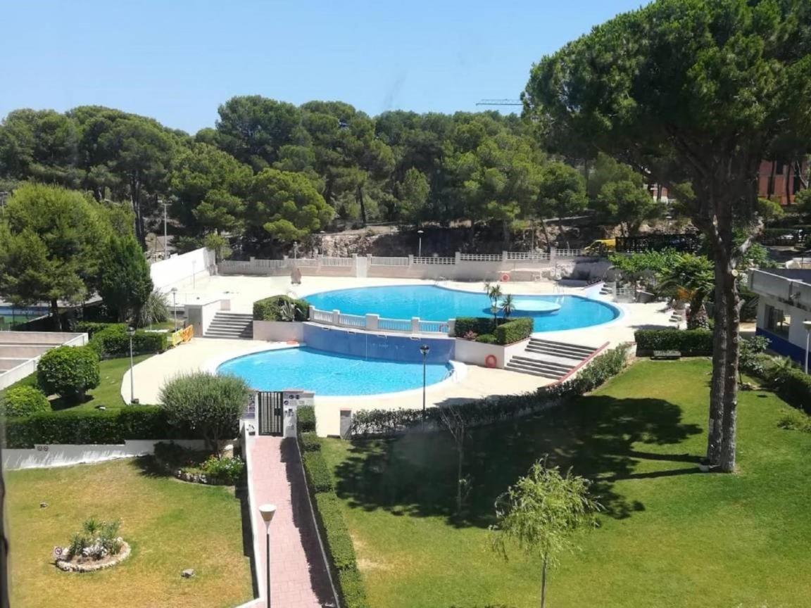 Luminoso Apartamento En Salou Con Terraza Y Parque Infantil Ideal Familias Exterior photo