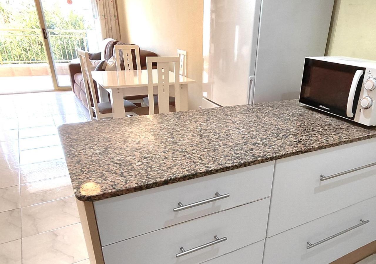 Luminoso Apartamento En Salou Con Terraza Y Parque Infantil Ideal Familias Exterior photo