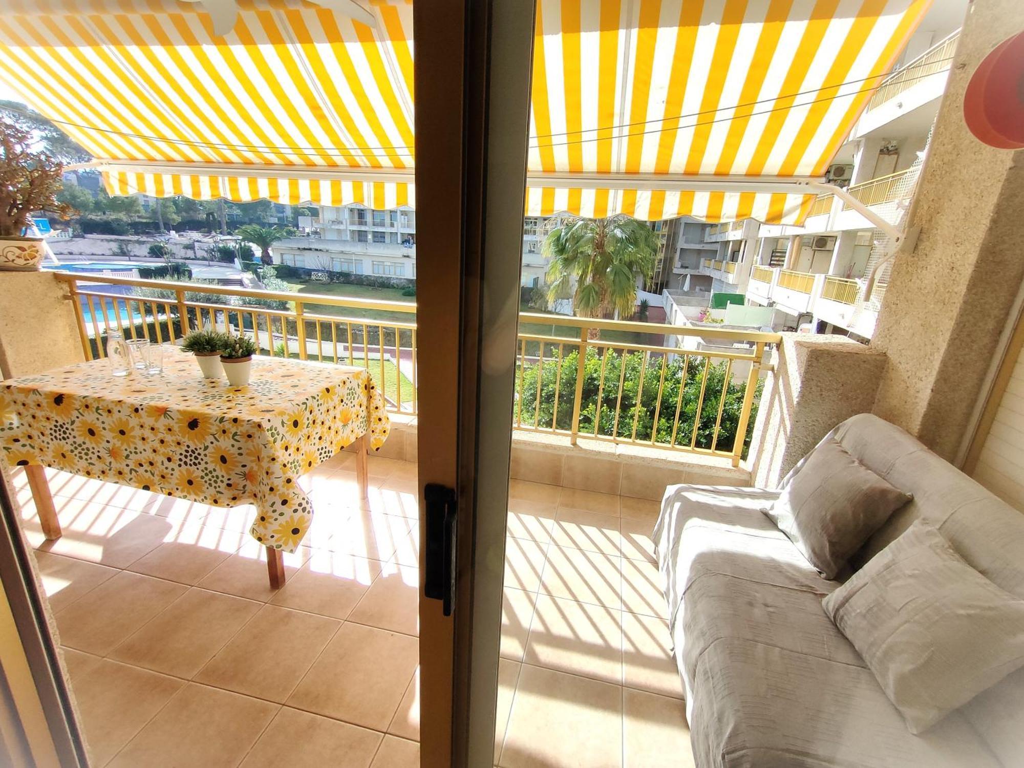 Luminoso Apartamento En Salou Con Terraza Y Parque Infantil Ideal Familias Exterior photo
